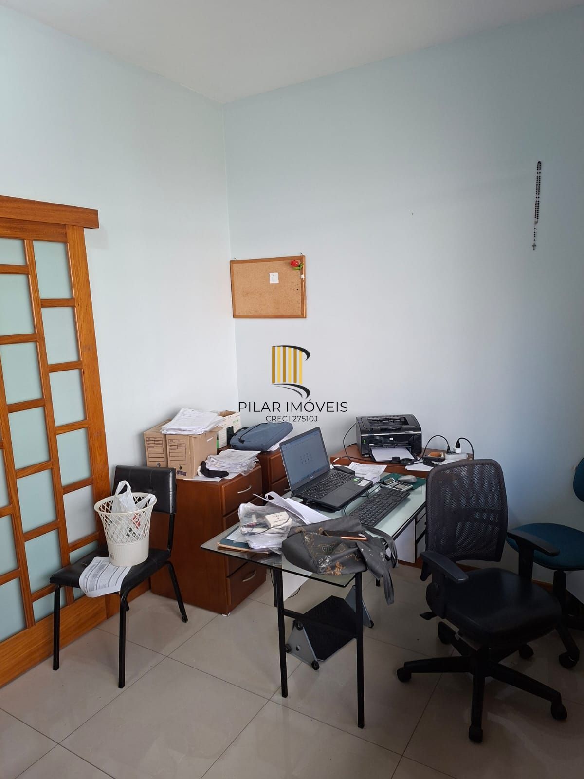 Sala com 41,14 me com uma vaga escriturada e coberta