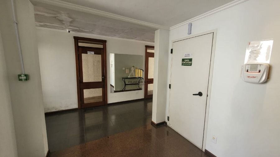 Apartamento para Venda -  1 dormitório amplo com 59,00m², 1 vaga - Rio Branco junto ao parcão, moinhos de vento