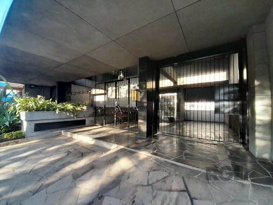 Sala duplex, 67,5m² privativos, boa orientação solar, fundos para a Protásio Alves