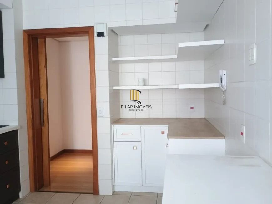 VENDA apartamento de 3 dormitórios, no bairro Moinhos de Vento, com 158 m² de área privativa