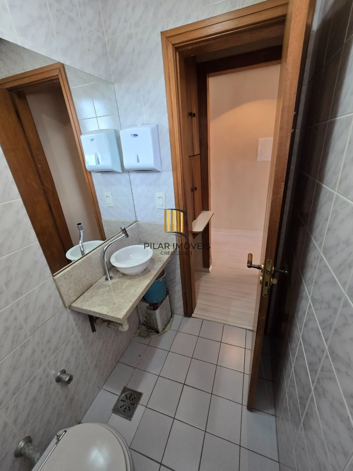 Conj/sala coml.48,09 m2 priv.rua Fabricio Pilar,Mont'Serrat.R$162 mil