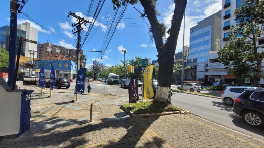 Apartamento para Venda -  1 dormitório amplo com 59,00m², 1 vaga - Rio Branco junto ao parcão, moinhos de vento
