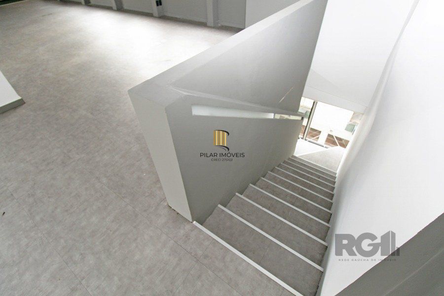 Conjunto com 171,46m² área privativa, com 1 vaga de garagem.