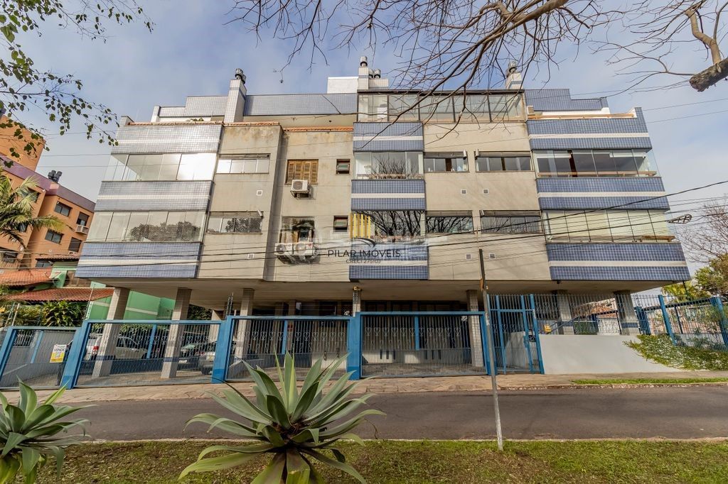Apartamento de 2 domitórios, com varanda, churrasqueira, 2 vagas.