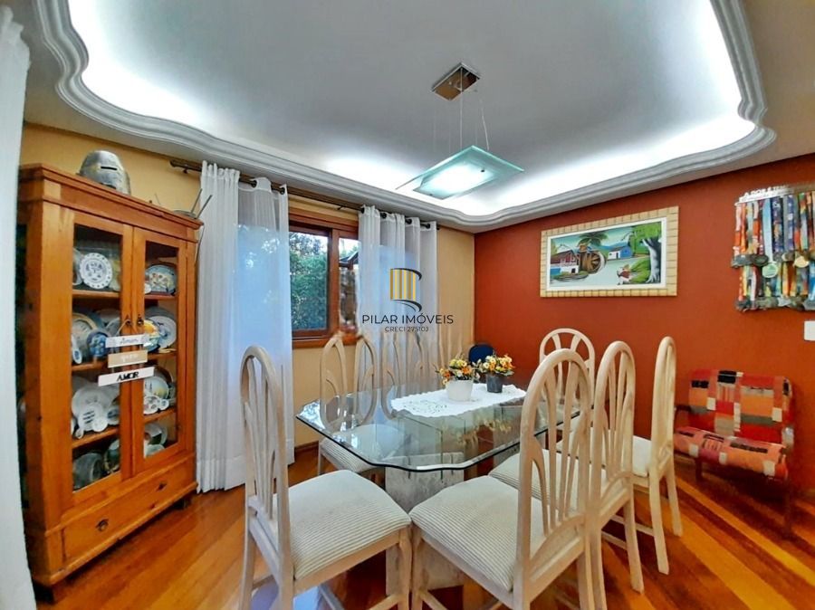 Casa 5 dormitórios no bairro Vila Nova