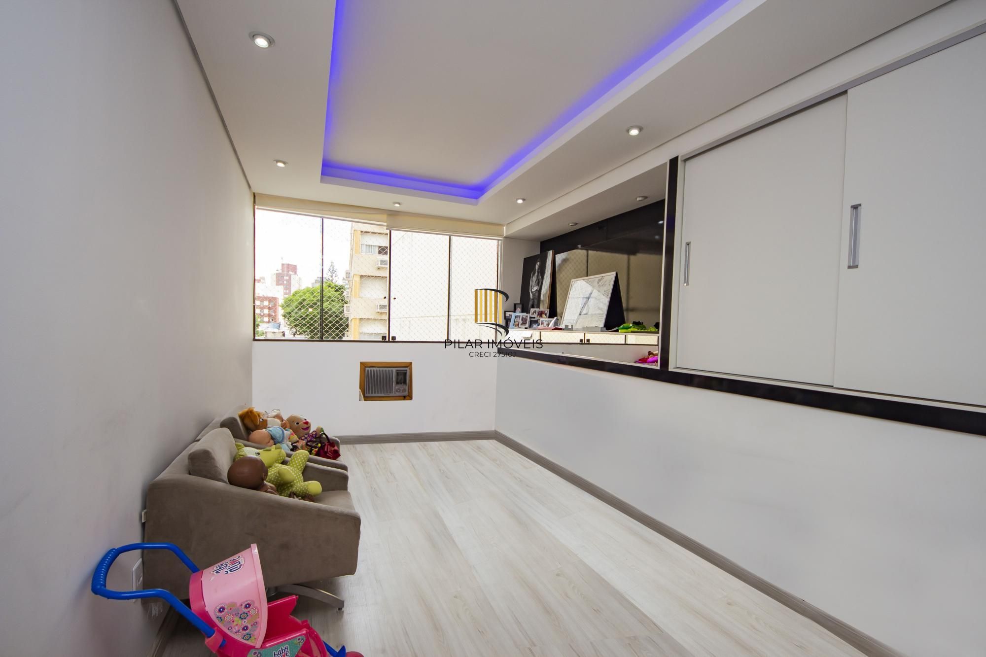 casa de rua com piscina