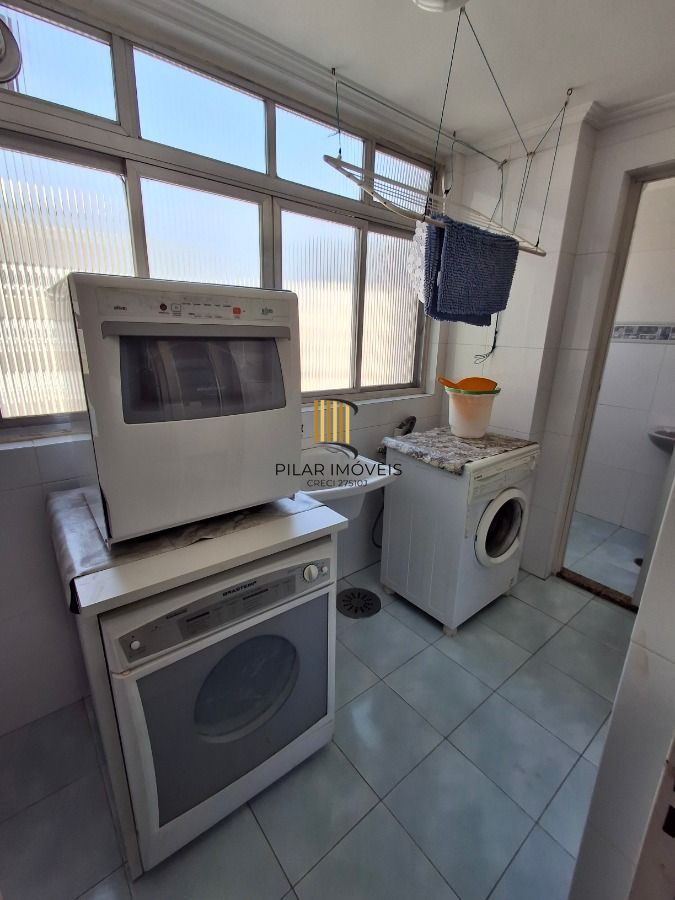 Apartamento de 2 dormitórios 76,90 m² de área privativa, com living para 2 ambientes com piso em tabuão