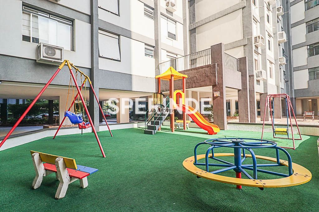 Ótimo apartamento de 02 dormitórios, área de serviço com banheiro auxiliar e 01 vaga de garagem no bairro Boa Vista