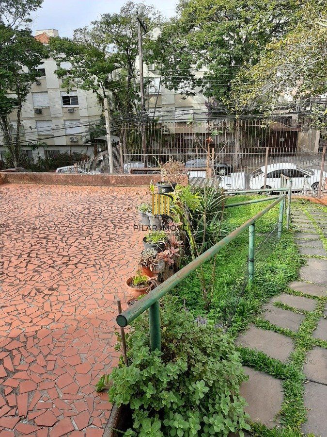 Excelente terreno na Honório Silveira Dias com 11,00 de frente, no meio aumenta para 13,40 m e 58,00 Próximo Zaffari Higienópolis