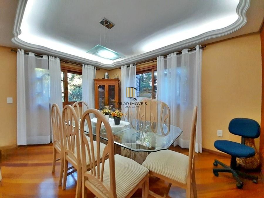 Casa 5 dormitórios no bairro Vila Nova