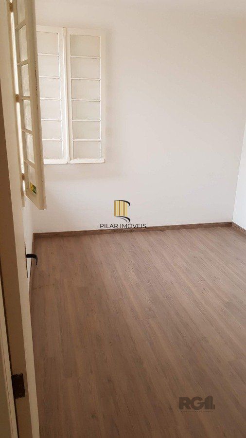 VENDA APARTAMENTO 2 DORMITÓRIOS, MENINO DEUS, REFORMADO,  BAIXA TAXA CONDOMINIAL, ENSOLARADO