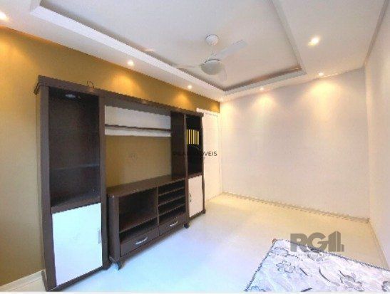 Venda apartamento com 3 dormitórios, 1 suíte e 2 vagas de garagem  lareira e churrasqueira Jardum Itu  Porto Alegre