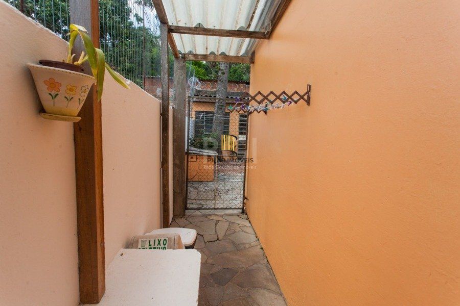Casa para Venda - 400m², 3 dormitórios, sendo 1 suites, 5 vagas - Cristal