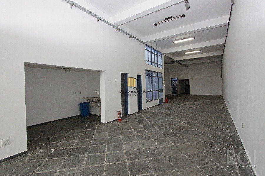 PRÉDIO COMERCIAL PARA SEDE DE EMPRESA COM  400 m²  na AVENIDA BAHIA, SÃO GERALDO,  JUNTO AO RESTAURANTE  KONKA Porto Alegre