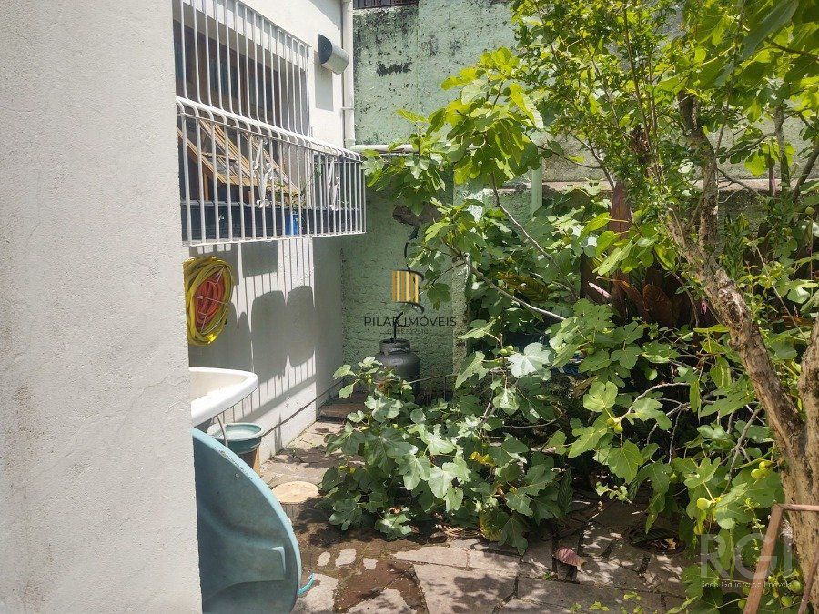 Excelente casa, 2 quartos,  ampla com 120m² de área privativa e 296,30m² de área total no Passo das Pedras