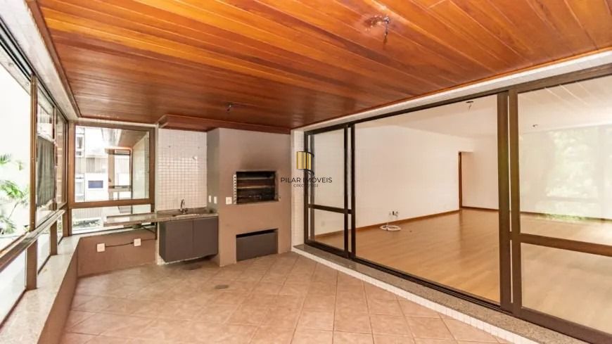 VENDA apartamento de 3 dormitórios, no bairro Moinhos de Vento, com 158 m² de área privativa