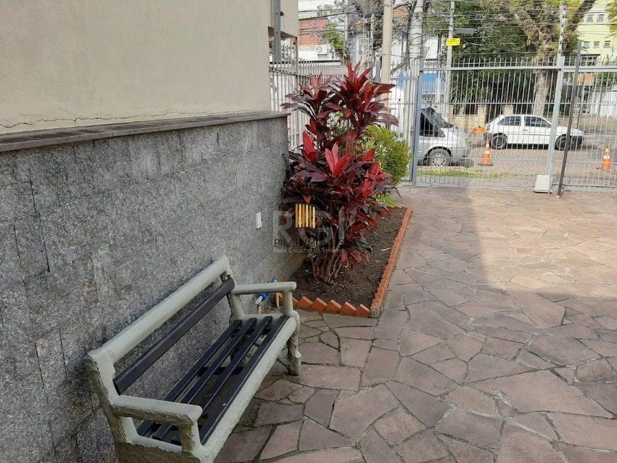 Casa para Venda - 150m², 3 dormitórios, sendo 1 suites, 4 vagas - Floresta