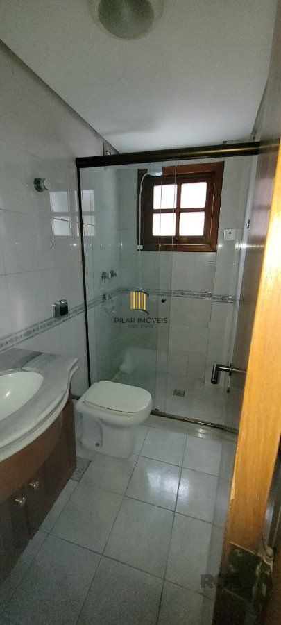 Apartamento de 2 dormitórios grande com suite, sacada fechada com churrasqueira, elevador, garagem, no Bairro São João / Higienópolis