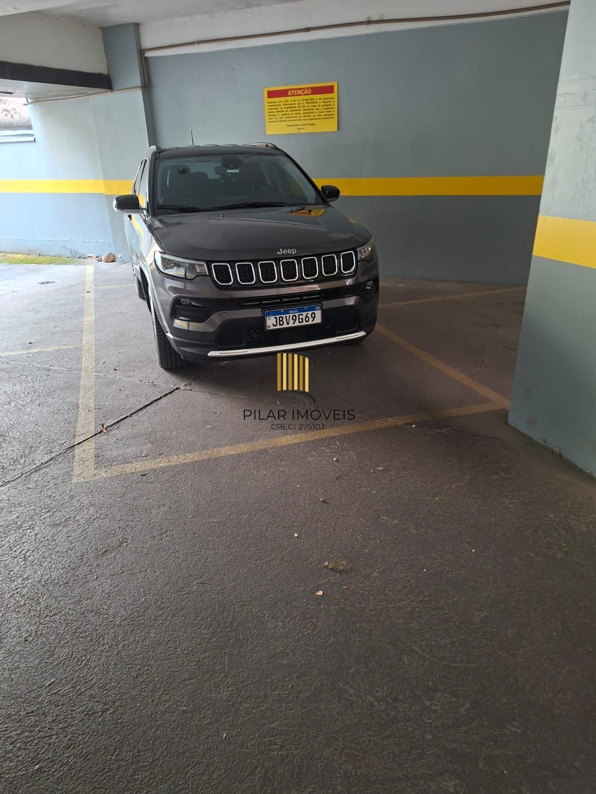 Sala com 41,14 me com uma vaga escriturada e coberta