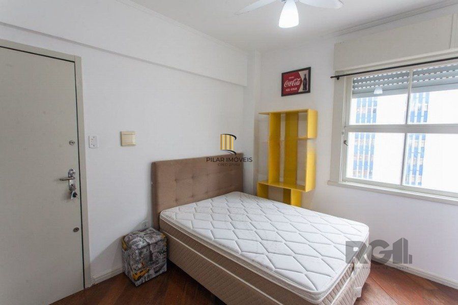 Excelente apto. JK com , banheiro montado, cozinha com armários, piso laminado, semi mobiliado, port. 24:00hrs, 02 elevadores.