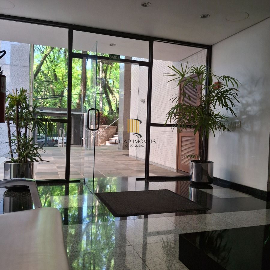 VENDA apartamento de 3 dormitórios, no bairro Moinhos de Vento, com 158 m² de área privativa