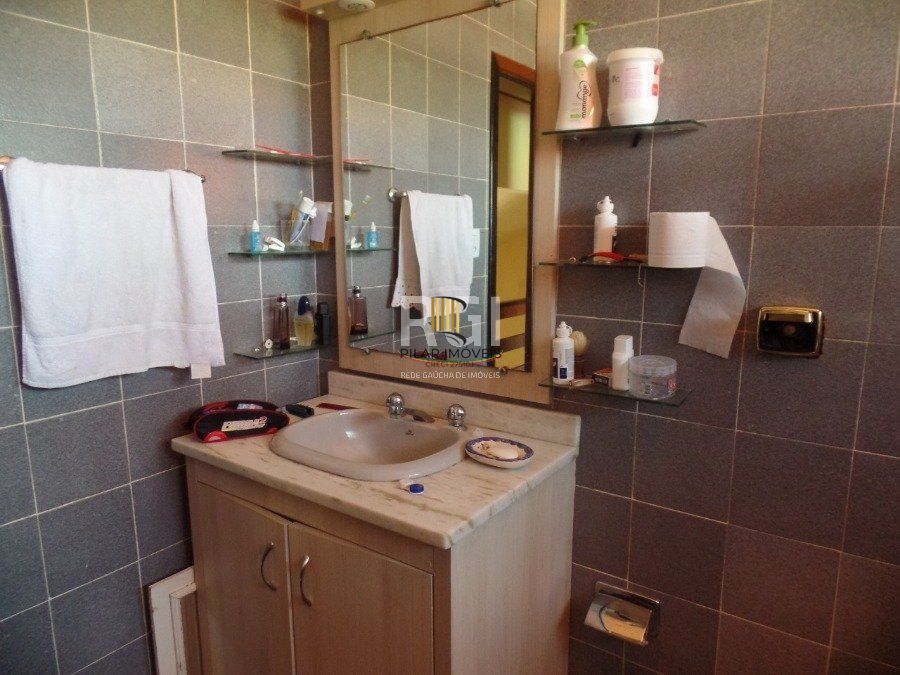 Casa para Venda - 180m², 3 dormitórios, sendo 1 suites, 2 vagas - Zona Nova