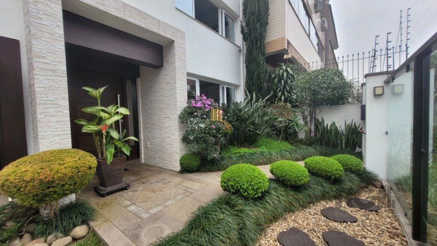 Venda, casa com 3 dormitórios, sendo 2 suítes, piscina, opção para 4º dormitório, 4 vagas, na Chácara das pedras, Porto Alegre RS