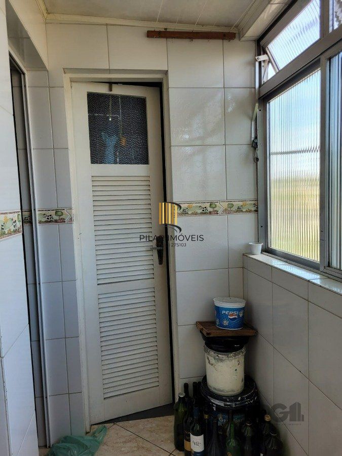 Apartamento 2 dormitórios com vaga no Bairro Cristal.