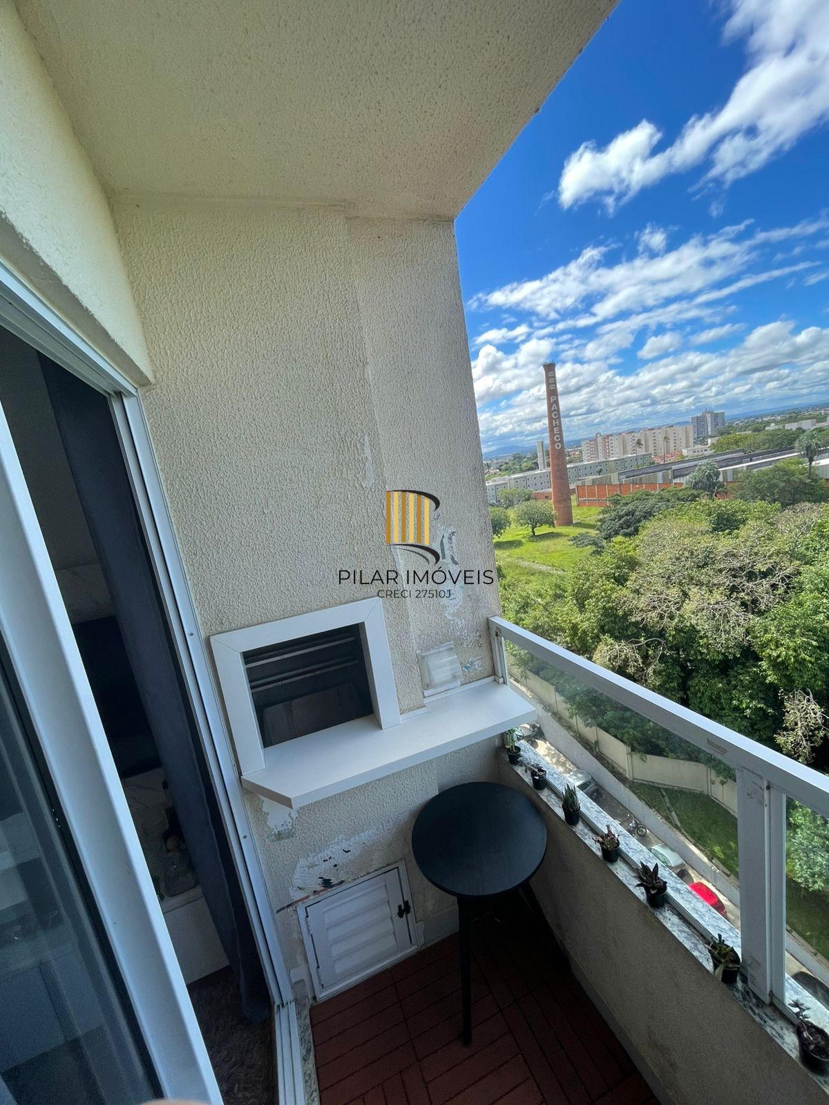 Apartamento 02 dormitórios com sacada com churrasqueira