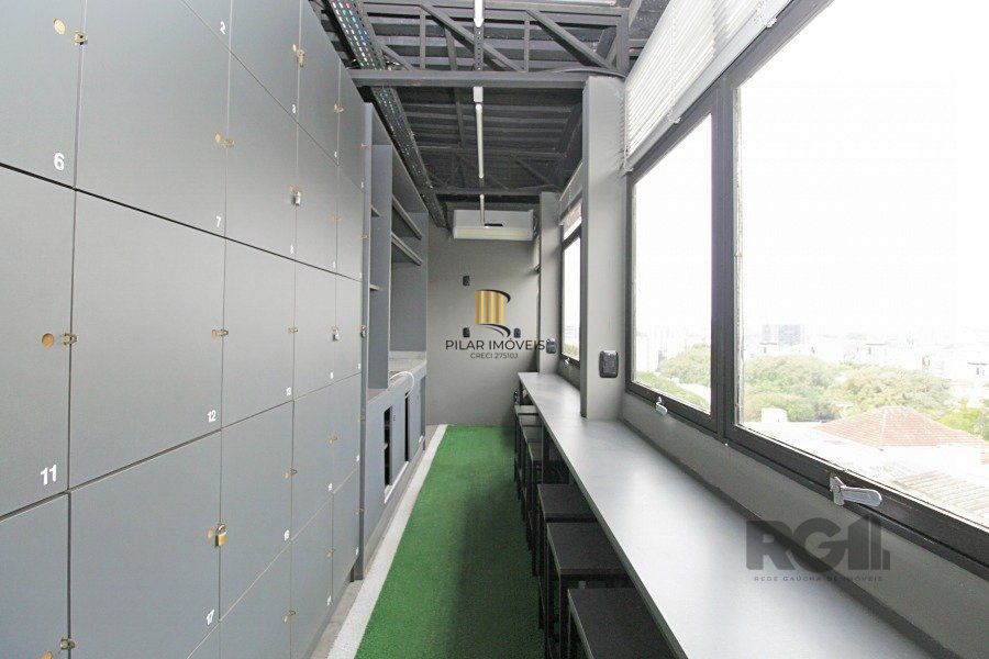 Conjunto com 171,46m² área privativa, com 1 vaga de garagem.