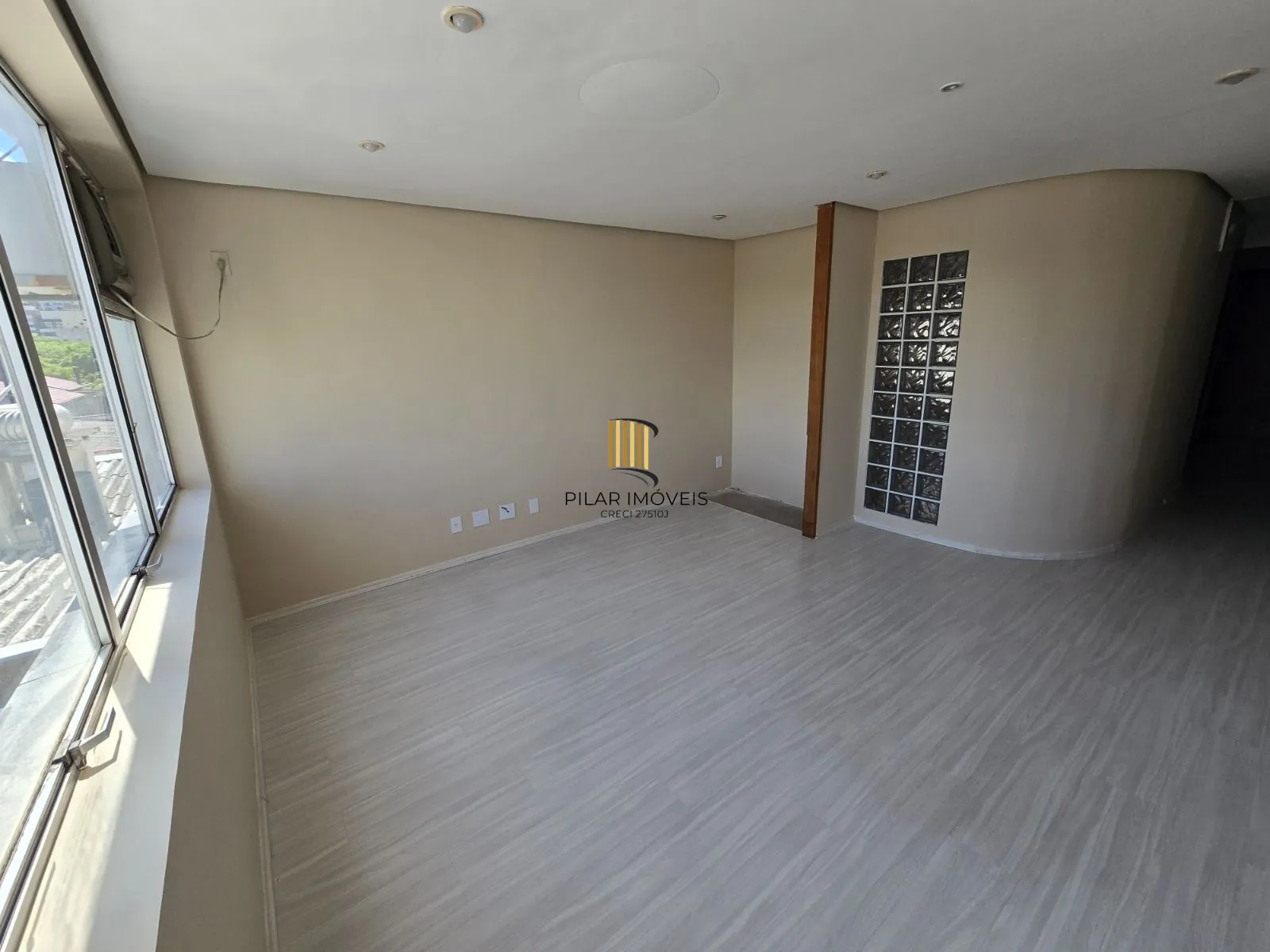 Conj/sala coml.48,09 m2 priv.rua Fabricio Pilar,Mont'Serrat.R$162 mil