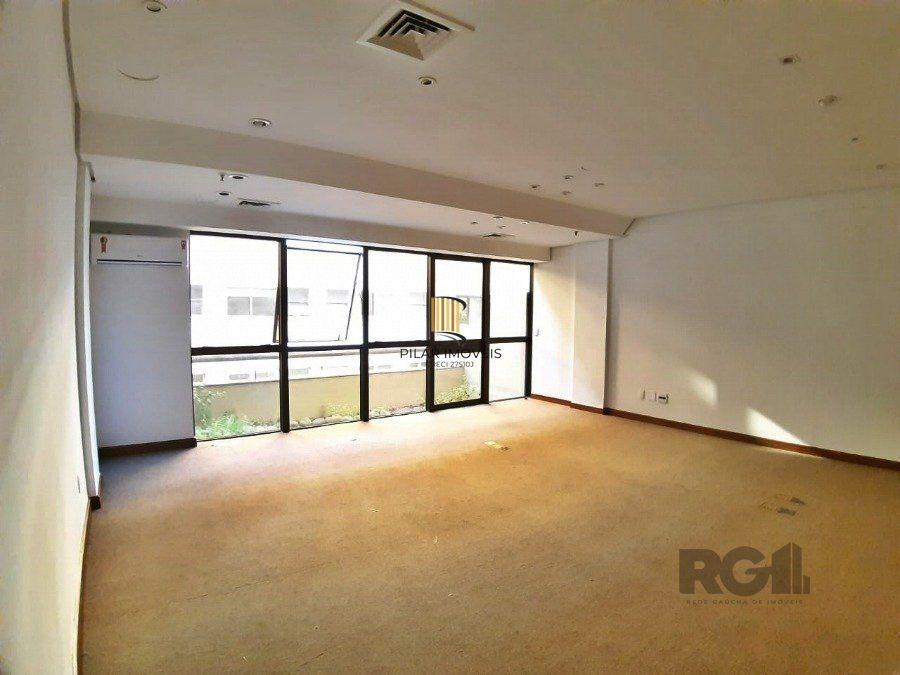 SALA COMERCIAL COM 57,60 M2 NA CARLOS GOMES