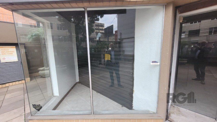 Loja a Venda na Rua Félix da Cunha, com 150m², Moinhos de Vento, entre a Av Cristóvão e Rua  Marques do Pombal, com amplo salão