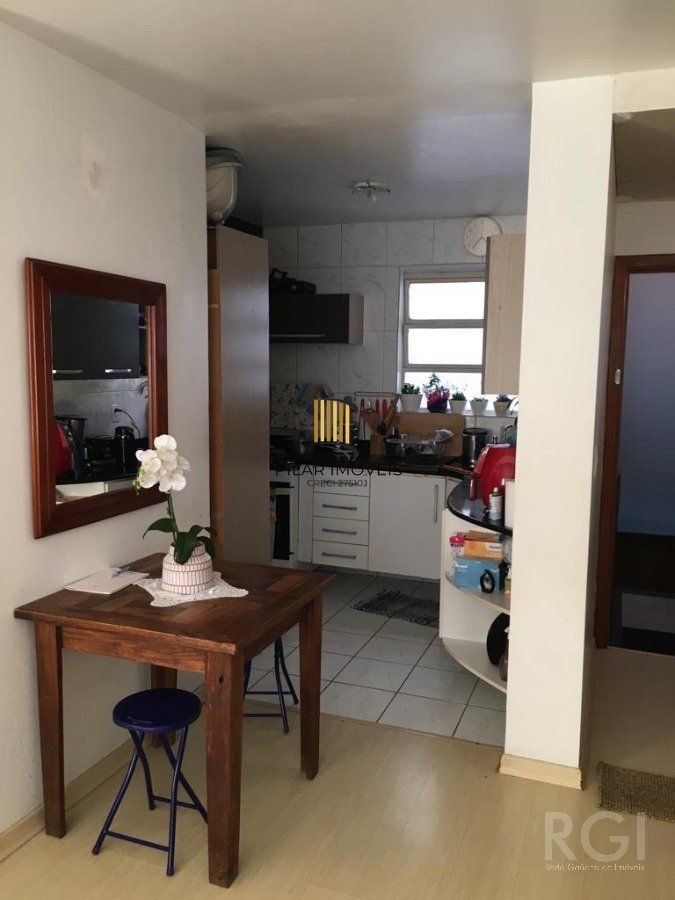 Apartamento para Venda - 83.65m²,3 quartos, sendo 1 suites, 1 vaga - Menino Deus