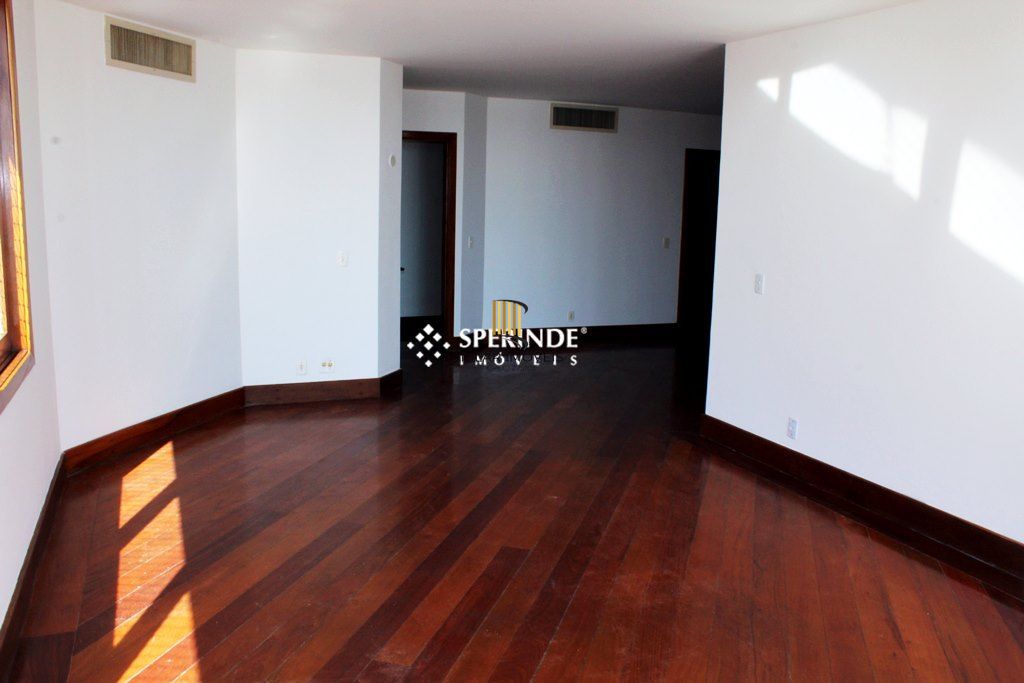 Venda Apartamento tipo Cobertura horizontal com vista panorâmica com Três quartos, uma suíte com banheira de hidromassagem, closet. Junto ao Menino Deus
