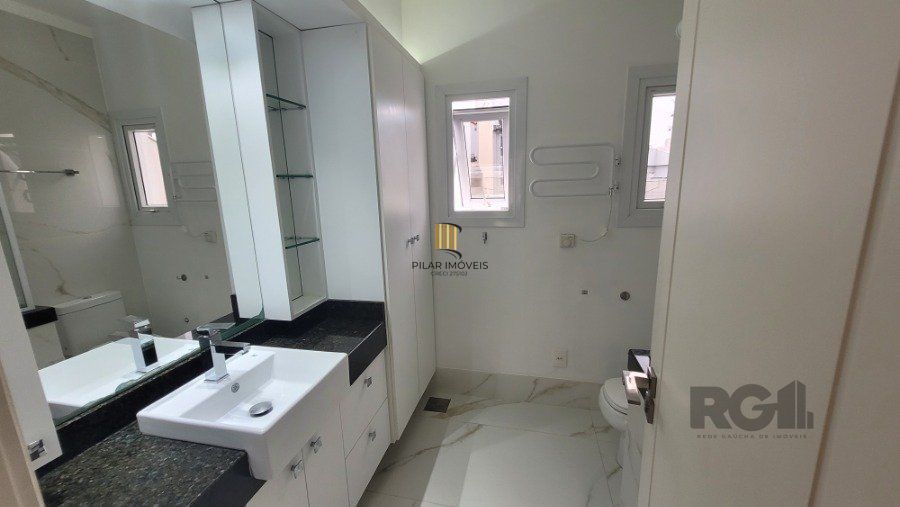 Venda, casa com 3 dormitórios, sendo 2 suítes, piscina, opção para 4º dormitório, 4 vagas, na Chácara das pedras, Porto Alegre RS