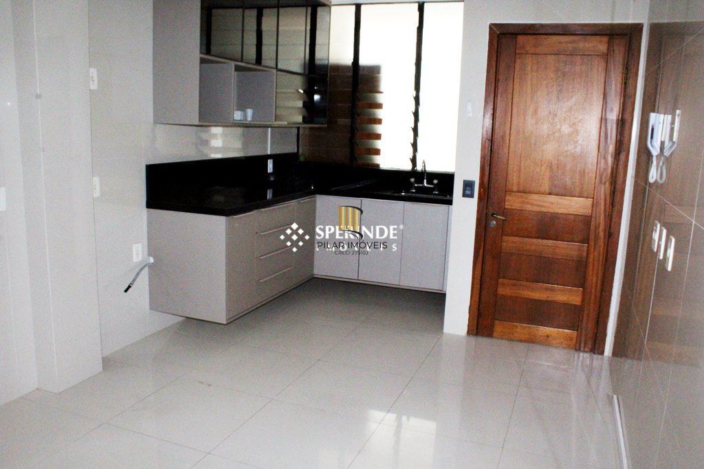 Venda Apartamento tipo Cobertura horizontal com vista panorâmica com Três quartos, uma suíte com banheira de hidromassagem, closet. Junto ao Menino Deus