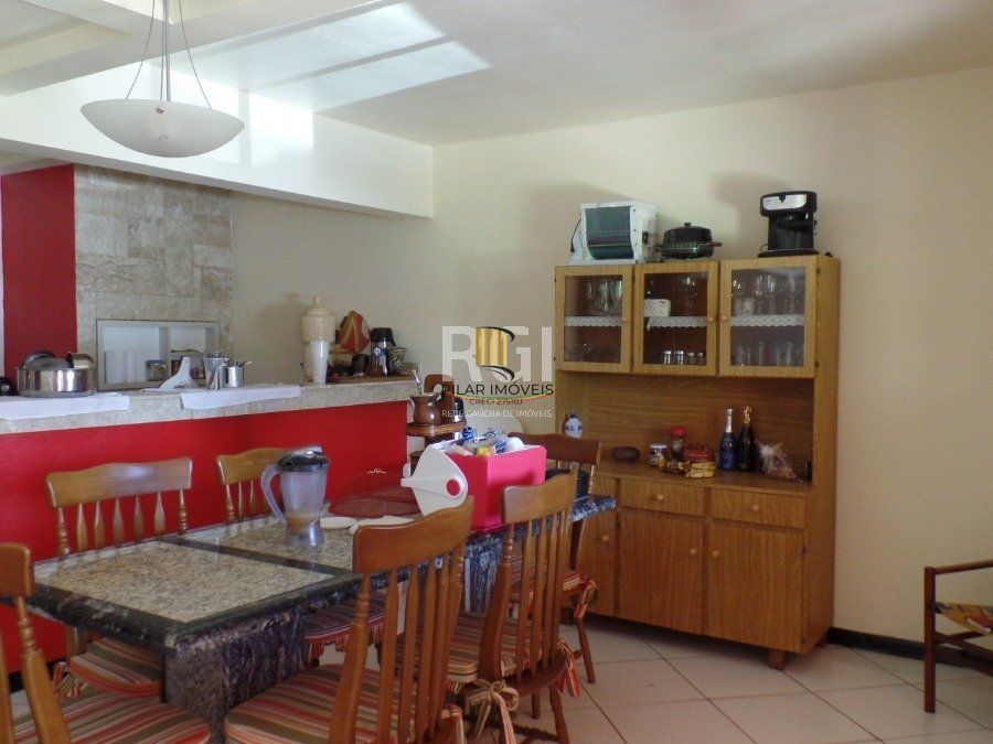 Casa para Venda - 180m², 3 dormitórios, sendo 1 suites, 2 vagas - Zona Nova