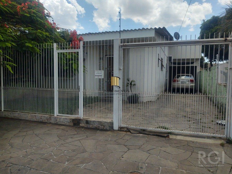 Excelente casa, 2 quartos,  ampla com 120m² de área privativa e 296,30m² de área total no Passo das Pedras