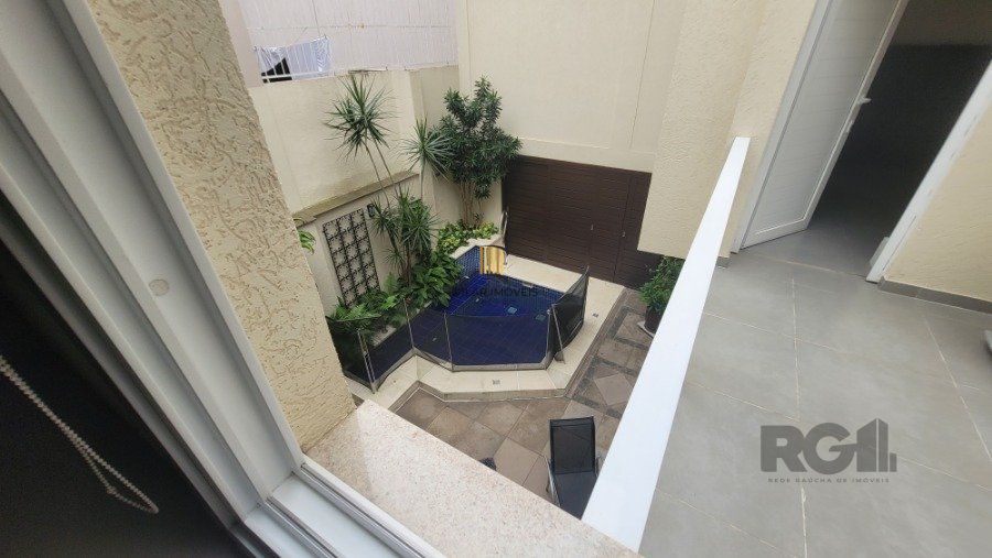 Venda, casa com 3 dormitórios, sendo 2 suítes, piscina, opção para 4º dormitório, 4 vagas, na Chácara das pedras, Porto Alegre RS