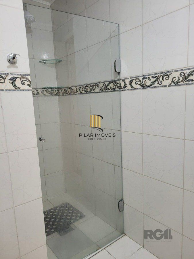 Apartamento 2 dormitórios com vaga no Bairro Cristal.