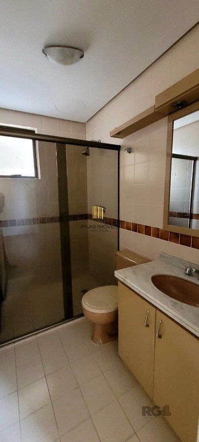 Apartamento a venda 2 dormitórios com churrasqueira, 1 suite, elevador e garagem,  bairro Santana, Porto Alegre RS