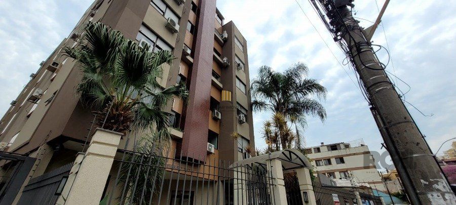 Apartamento a venda 2 dormitórios com churrasqueira, 1 suite, elevador e garagem,  bairro Santana, Porto Alegre RS