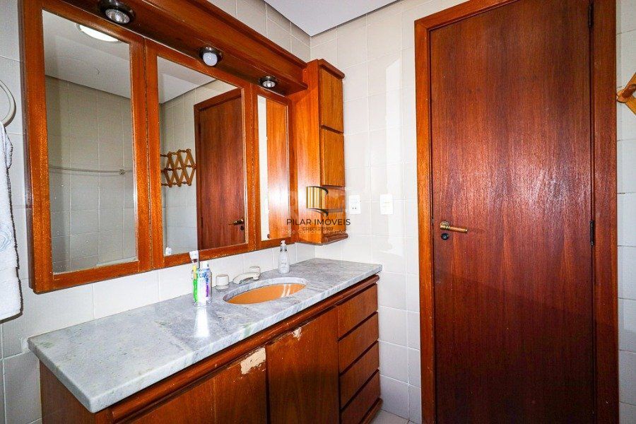 Apartamento para Venda - 172.8m², 3 dormitórios, sendo 1 suites, 1 vaga - Menino Deus