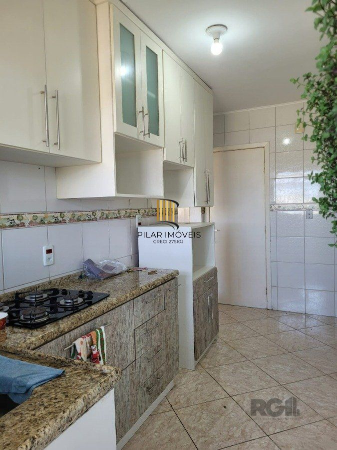 Apartamento 2 dormitórios com vaga no Bairro Cristal.