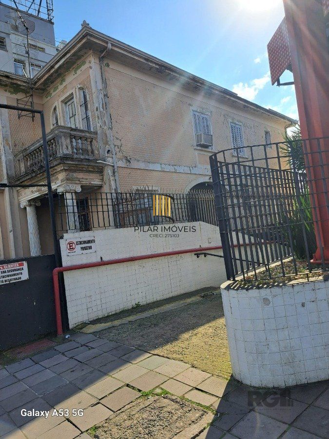 CASA ESTILO SOBRADO COM TERRENO 894 M2