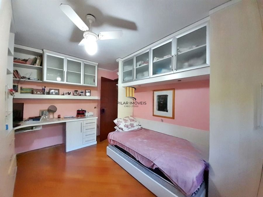 Casa 5 dormitórios no bairro Vila Nova