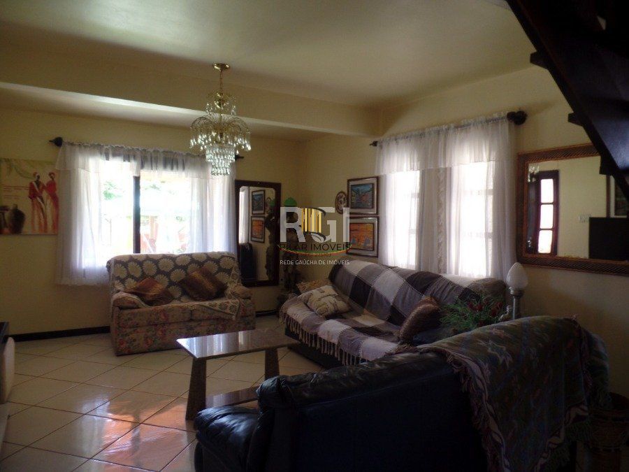 Casa para Venda - 180m², 3 dormitórios, sendo 1 suites, 2 vagas - Zona Nova