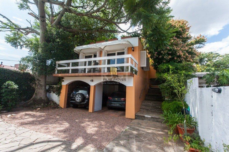 Casa para Venda - 400m², 3 dormitórios, sendo 1 suites, 5 vagas - Cristal