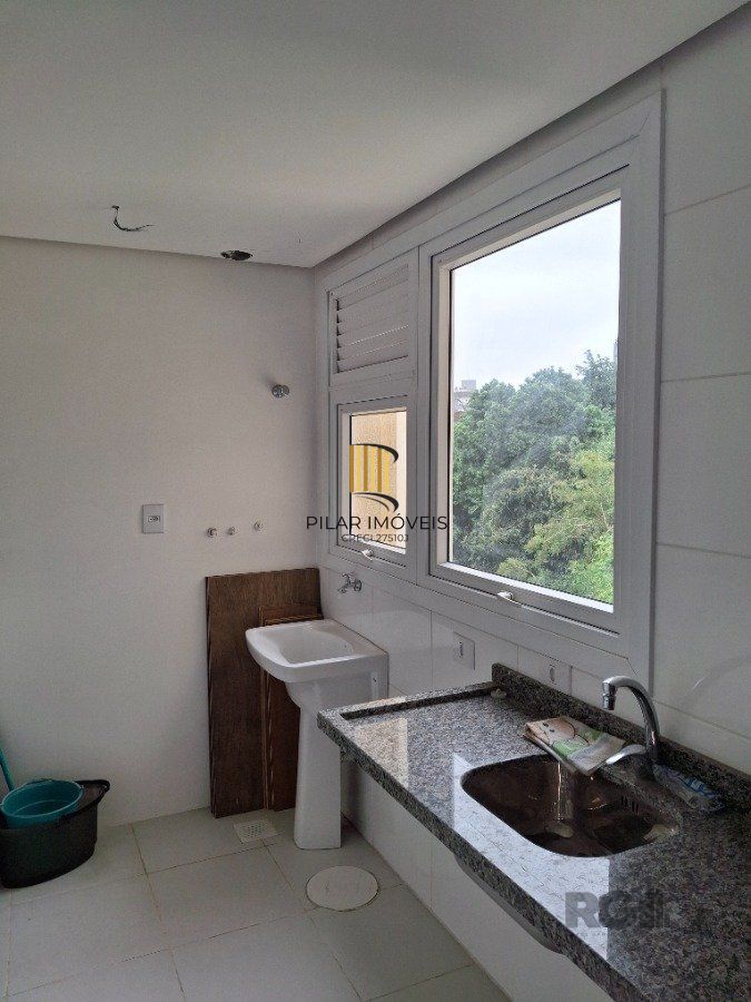 Apartamento 2 dormitórios no bairro Lomba do Pinheiro